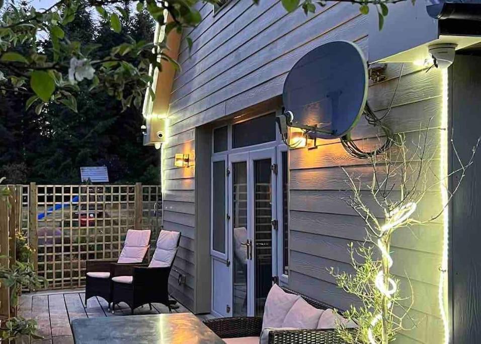 The Bird House - Coastal Lodge In Lovely Forest Setting Nr. Kinsale Cork Exterior foto